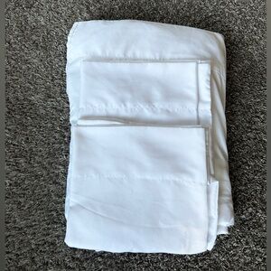 White Tulo Lightweight Soft King Size Top Sheet & 2 Pillowcases